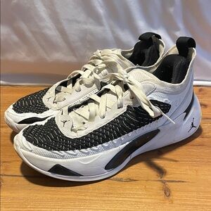 Jordan Kids Basketball Sneakers in Black and White